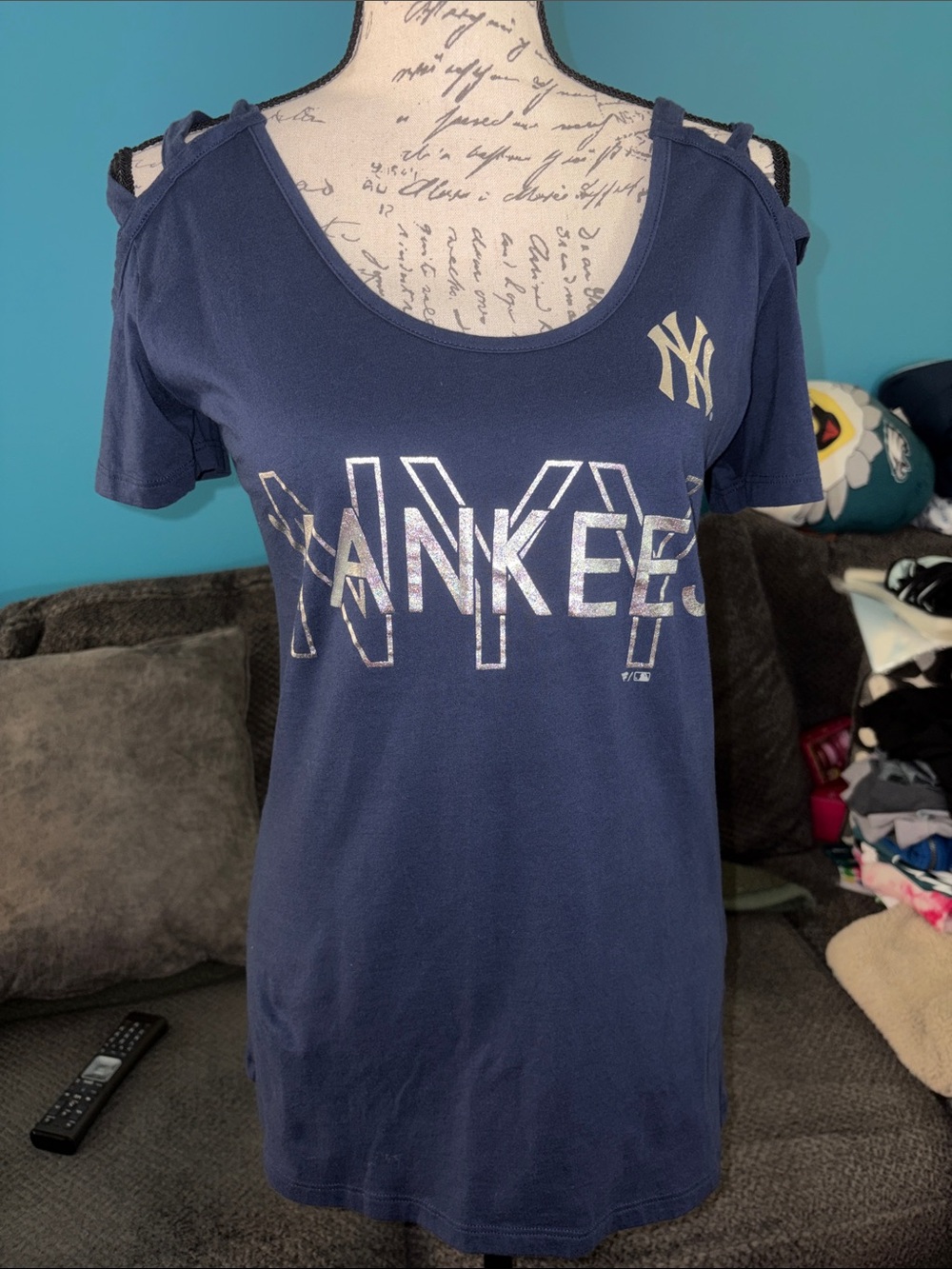 Fanatics New York Yankees cold-shoulder t-shirt, Medium